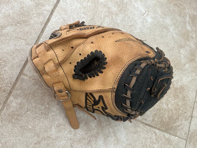 Mizuno GXC105 32.50” - Youth Catchers Mitt used