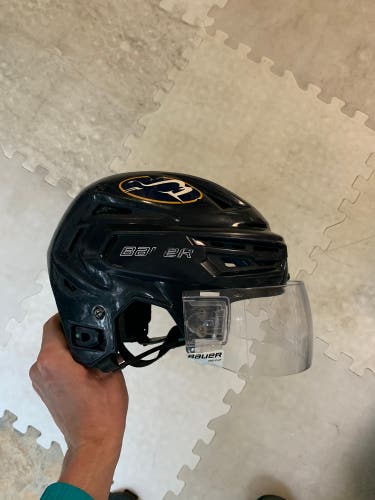 Used Medium Bauer Re-Akt 150 Helmet