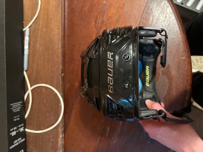 *NEARLY NEW* Medium Bauer Pro Stock Re-Akt 150 Helmet