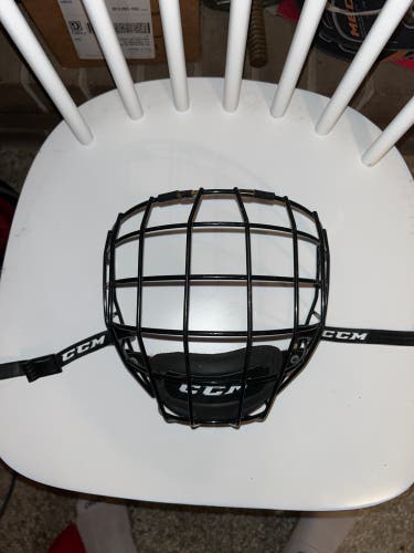 Used Medium CCM Full Cage FM580
