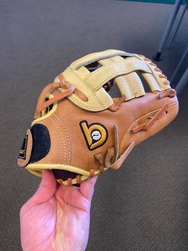 Bradley Igniter 11” RHT Youth Baseball Glove