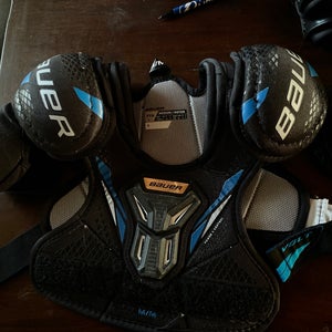 Bauer volt youth medium shoulder pad