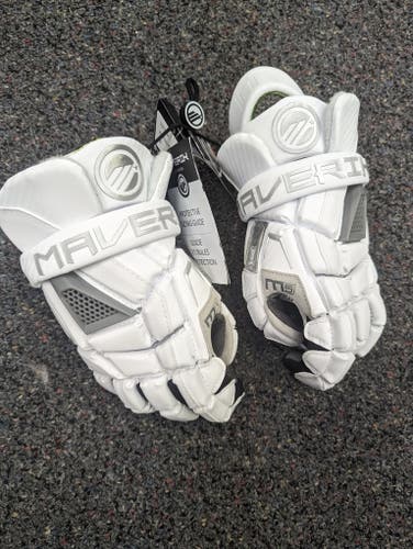 New Player's Maverik M5 Lacrosse Gloves 10"