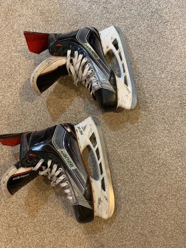 Used Bauer Regular Width  Size 9 Vapor X900 Hockey Skates