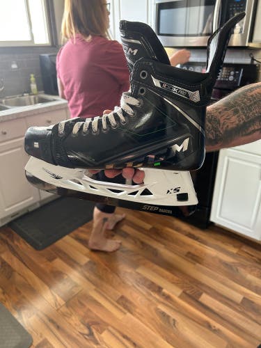 Used CCM Regular Width  Size 9.5 RibCor 100k Pro Hockey Skates