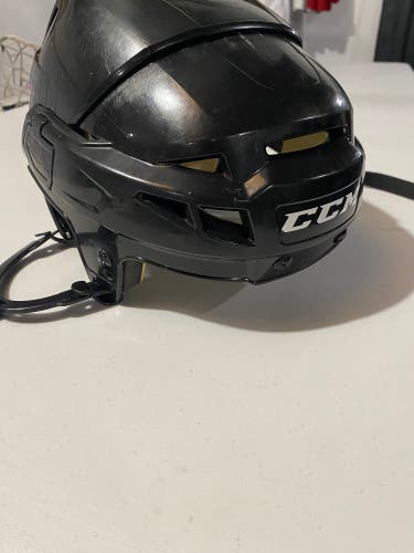 Used Medium CCM Black Vector V08 Helmet