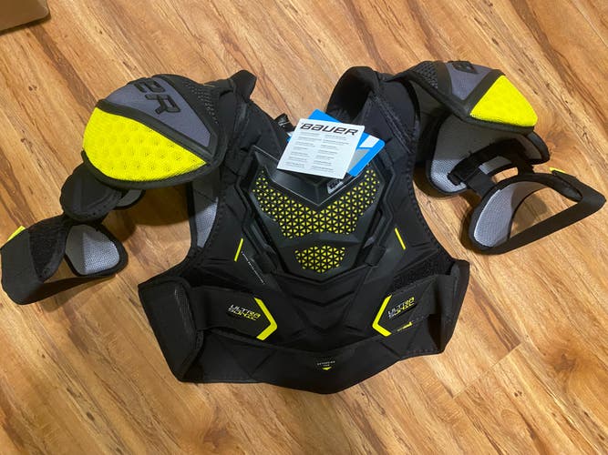 NEW Bauer Supreme Ultrasonic Shoulder Pads With Tags (Senior S/Intermediate L)