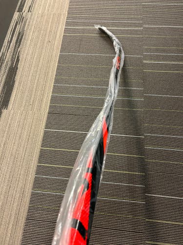 Senior Right Handed P28 Pro Stock Vapor FlyLite Hockey Stick