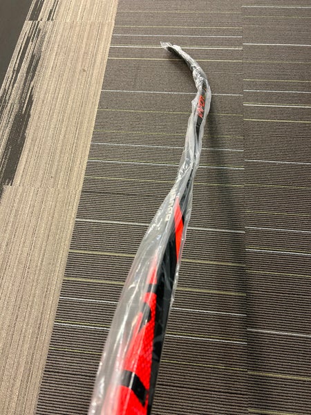 Senior Right Handed P28 Pro Stock Vapor FlyLite Hockey Stick