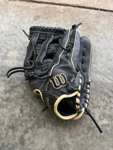 Used 2021 Right Hand Throw 12.5" A1000 Baseball Glove