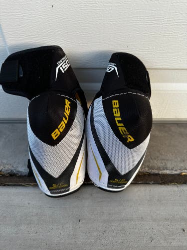 Used Small Bauer  Supreme 150 Elbow Pads
