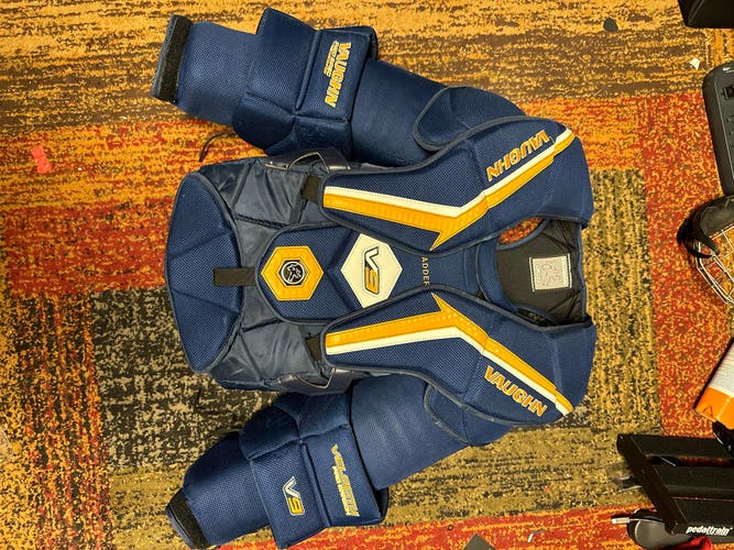 Used XL Vaughn V9 Pro Carbon Goalie Chest Protector