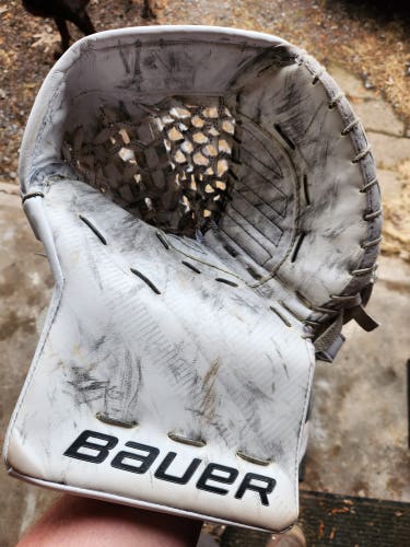 Used Bauer Regular Supreme 2S Pro - like new