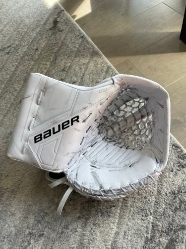 Bauer Mach glove.