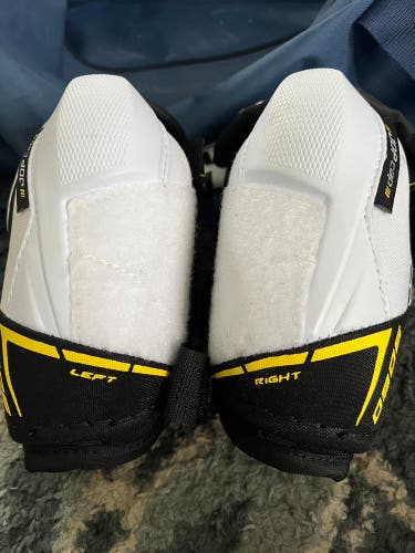 Used Large CCM Tacks 9060 Elbow Pads