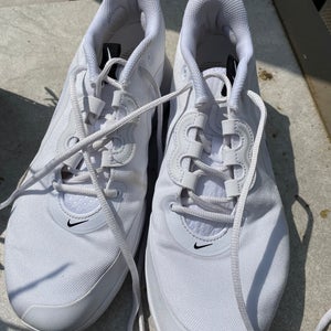 Nike Air Max Volley Men’s Tennis Shoe (Men’s 9)