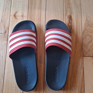 Red Youth Used Unisex Size 6.0 (Women's 7.0) Adidas Sandals