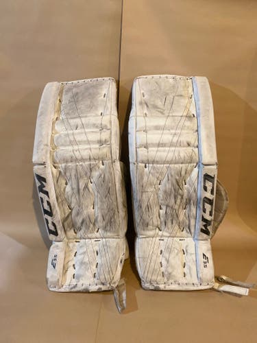Used 28" CCM Extreme Flex E3.5 Goalie Leg Pads