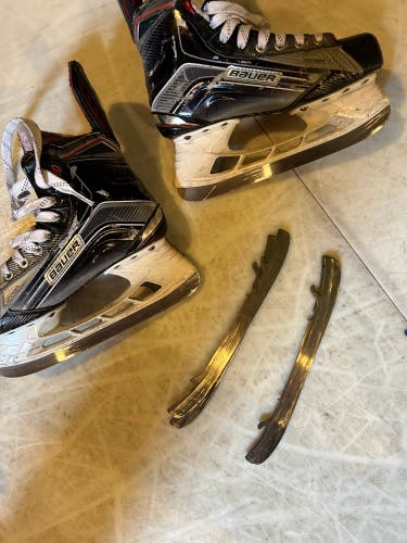 Used Bauer Regular Width  Size 6.5 Vapor X900 Hockey Skates