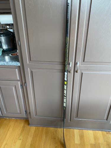 Intermediate Right Handed P92 Supreme 2S Hockey Stick