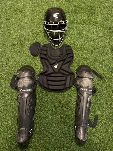 USED: Easton m7 catchers gear intermediate