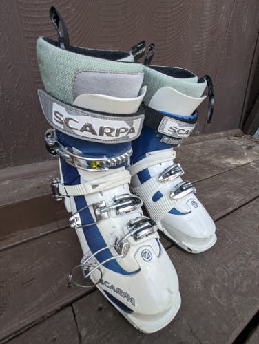 Women's Alpine Touring Scarpa Diva Boots