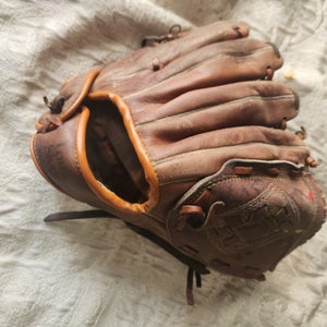Louisville Slugger Right Hand Throw Steve Garvey Autograph Model Baseball Glove 11.5"