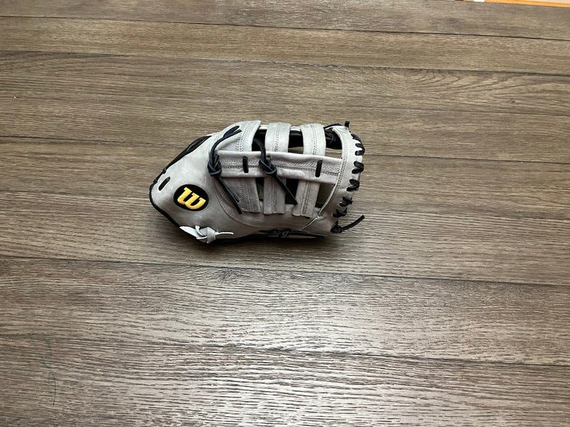 New Wilson A2000 2800 12” First Base Mitt