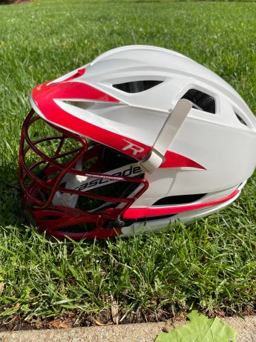 Player's Cascade R Helmet
