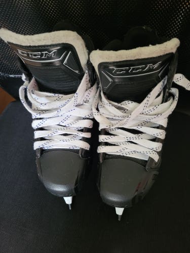 Junior Used CCM Super tacks 9370 Hockey Goalie Skates Regular Width Size 4