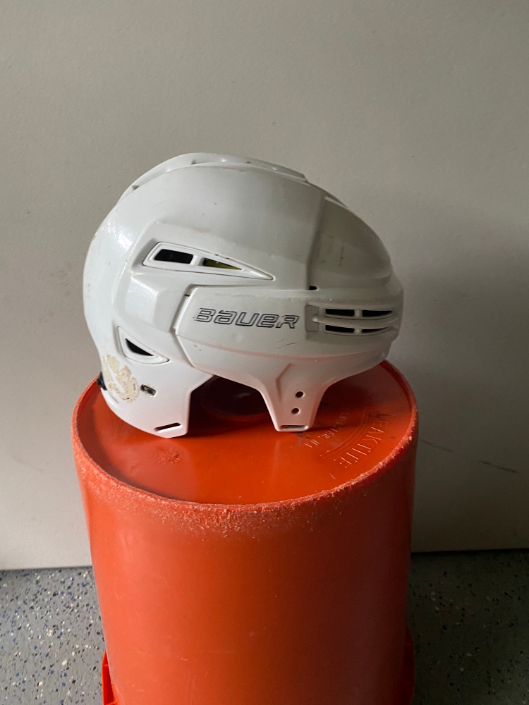 Used Medium Bauer Pro Stock Re-Akt 100 Helmet