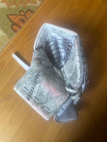 Used Regular Supreme 3s Hockey Goalie Glove