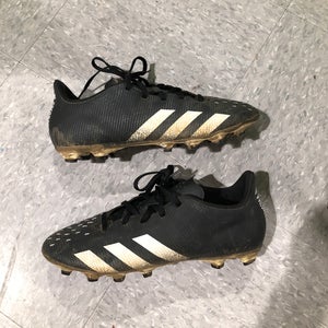 Used Men's 10.0 Molded Adidas Predator Soccer Cleats