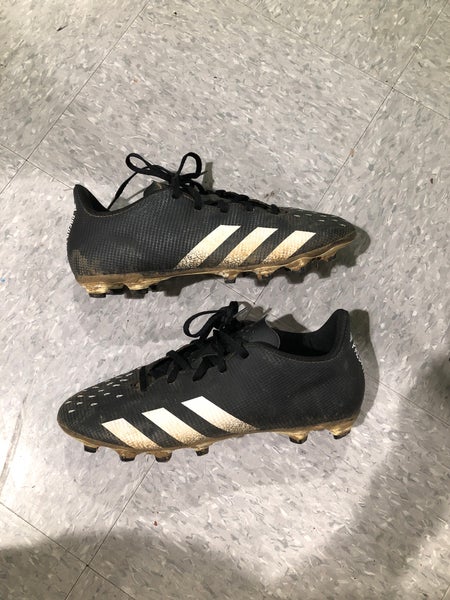 Used Men's 10.0 Molded Adidas Predator Soccer Cleats