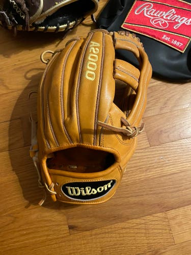 2012 Right Hand Throw 11.75" A2000 EL3 Baseball Glove