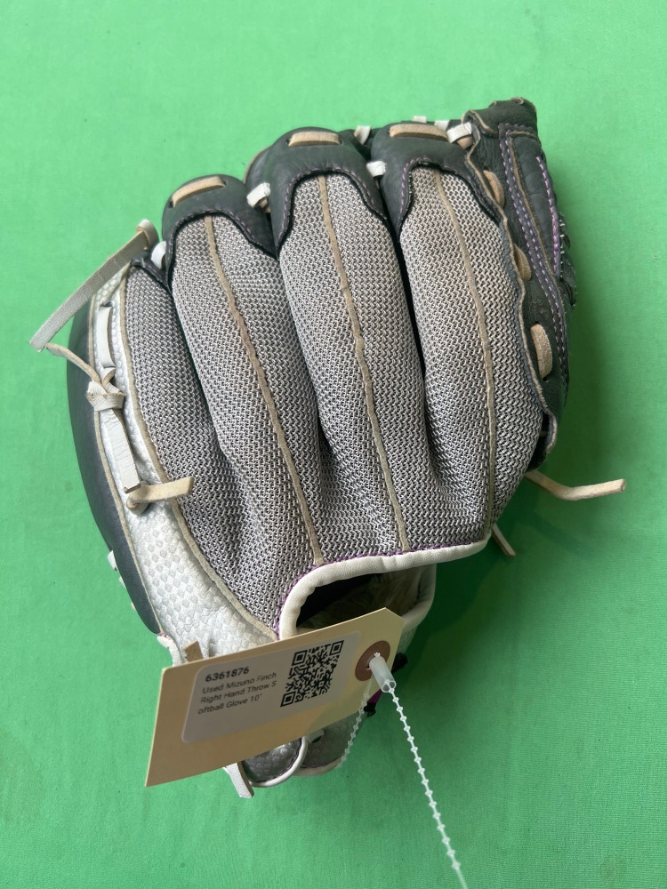 Used Mizuno Finch Right Hand Throw Softball Glove 10"