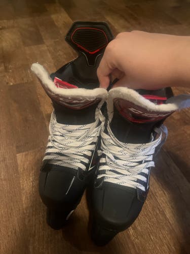 Used CCM Regular Width Pro Stock Size 10 JetSpeed FT2 Hockey Skates