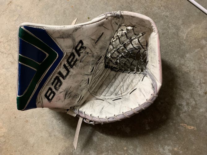 Bauer Total One NXG Goalie Glove Regular Hand