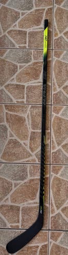 Senior Right Handed W03  Alpha DX Hockey Stick