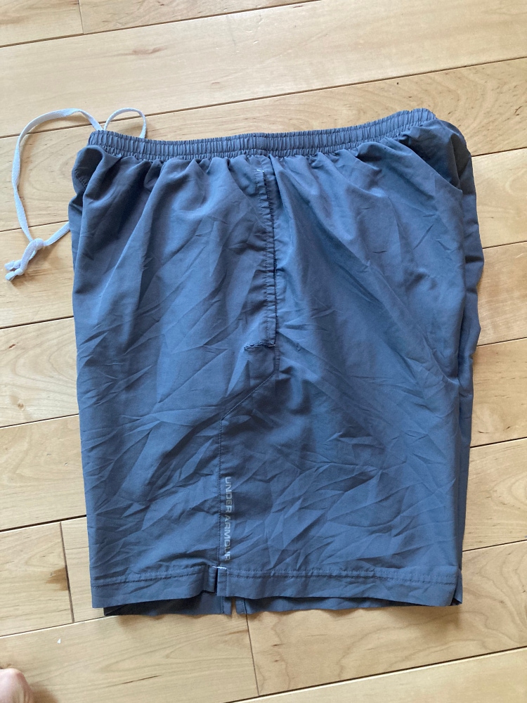 Underarmour mens running shorts 7” - M