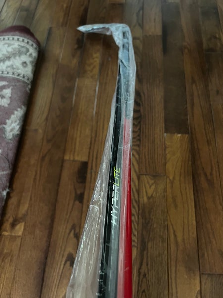 Senior Right Handed P28 Vapor Hyperlite Hockey Stick