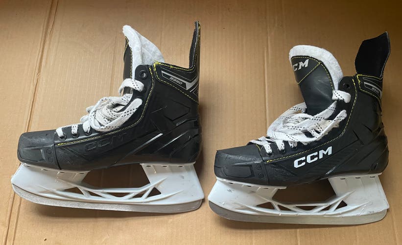 Used CCM Regular Width Size 7 Tacks 9350 Hockey Skates