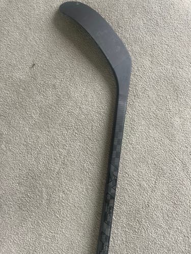 Senior Right Handed P28M Pro Stock Trigger 6 Pro Hockey Stick