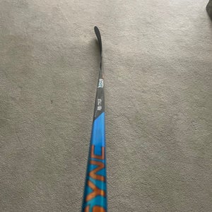 Senior Right Handed P28  Nexus Sync Hockey Stick