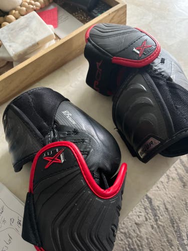 Men’s Small Bauer Vapor 1X Lite Elbow Used Pads Elite
