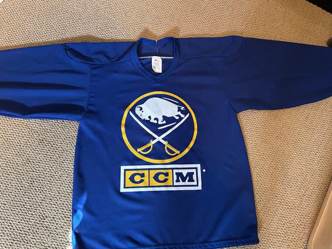 Buffalo Sabres medium CCM practice jersey