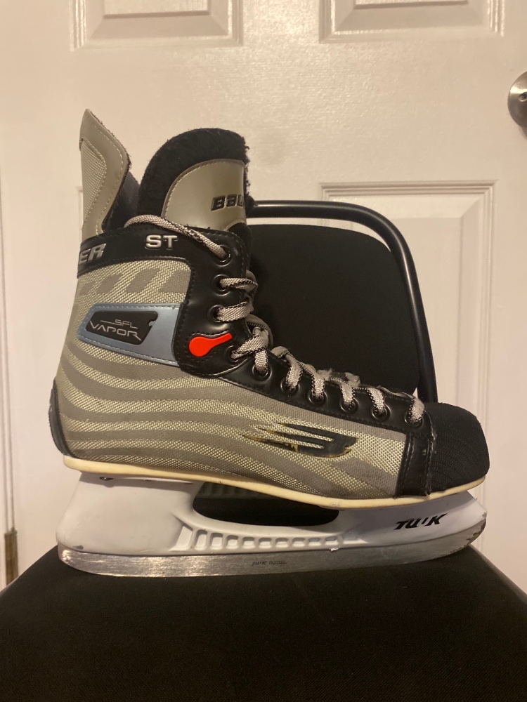 Used Bauer Regular Width Size 9 Vapor SFL Hockey Skates