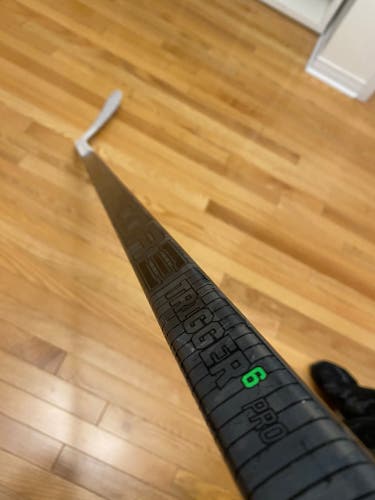 Senior Right Handed P28 Trigger 6 Pro Hockey Stick