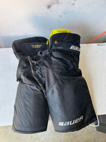 Junior XL Bauer  Supreme Matrix Hockey Pants