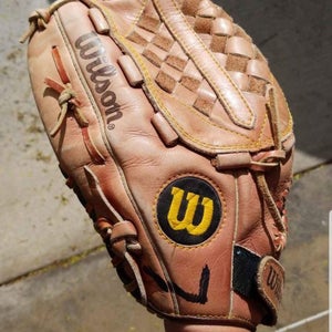 Used Wilson Left Hand Throw Outfield A9822 Baseball Glove 12.5"